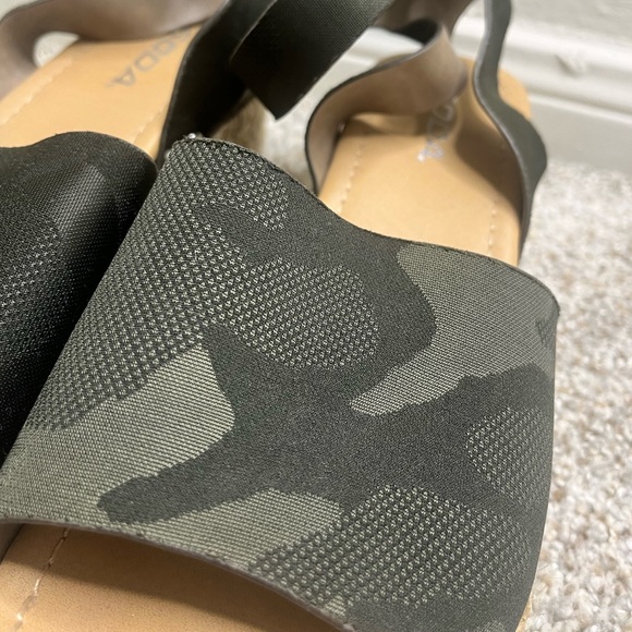 WOMEN'S SODA CLIP ESPADRILLE WEDGES - Picture 4 of 8